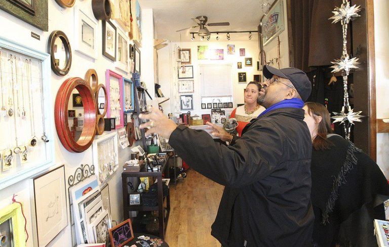 SNAPSHOTS: Mayor Nutter shops in Fishtown